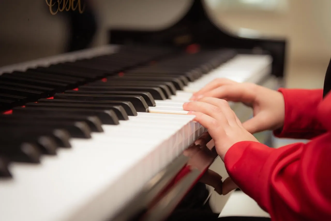 piano-playing1
